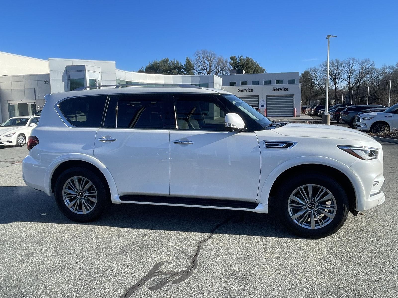 2024 Infiniti QX80 Luxe photo 3