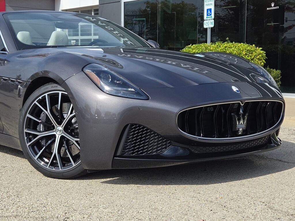 2026 Maserati Grancabrio photo 3
