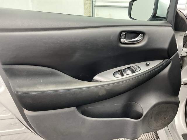 2019 Nissan Leaf S photo 13
