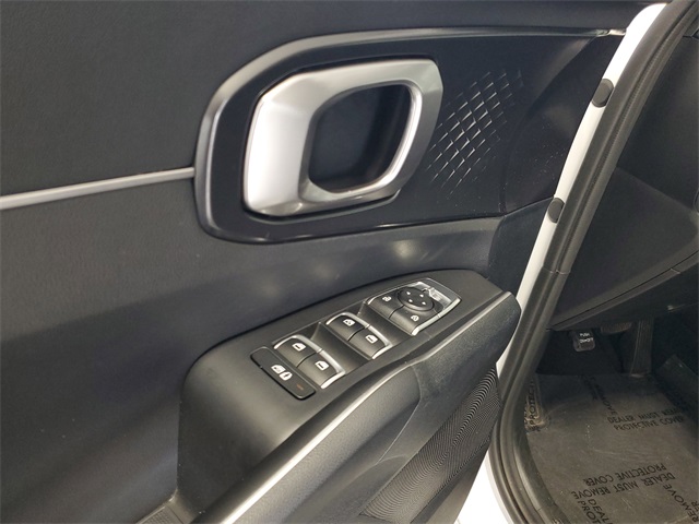 2022 Kia Sorento S photo 12