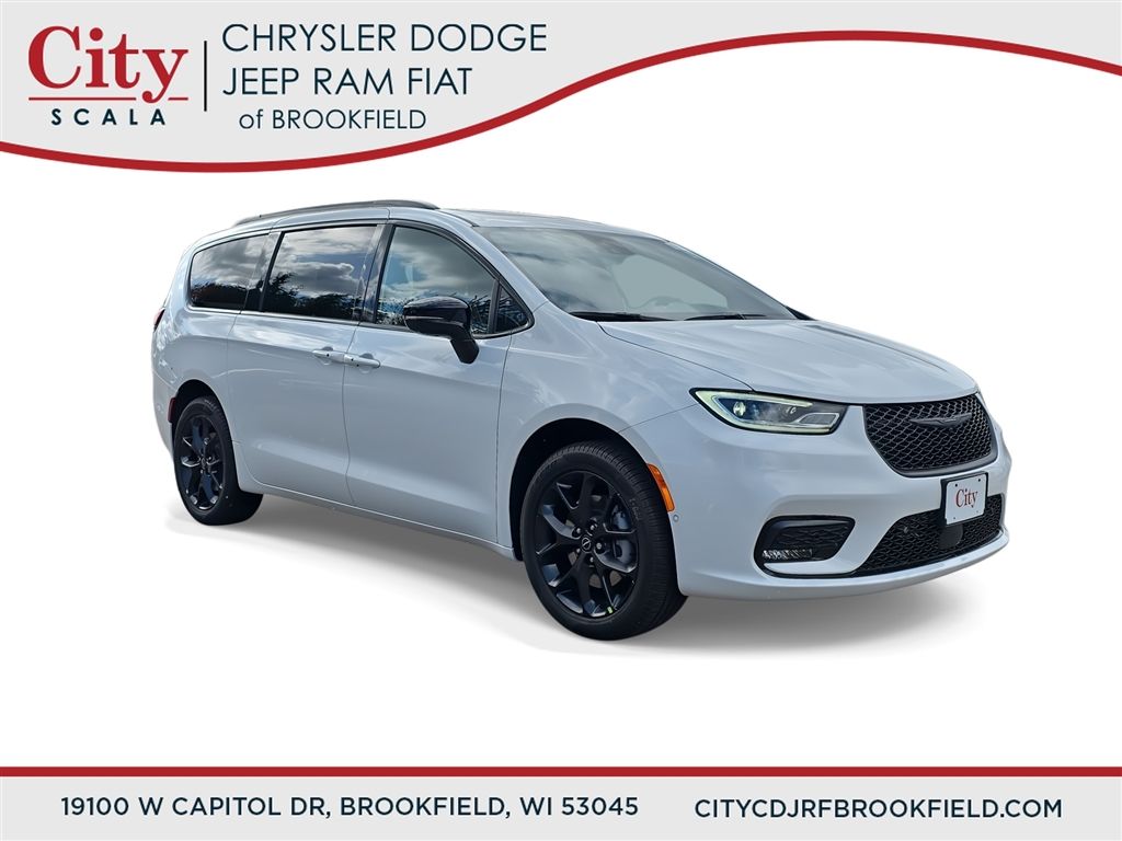 2026 Chrysler Pacifica Limited's photo