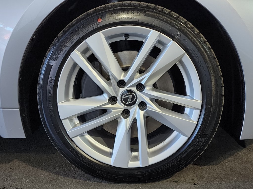 2025 Lexus IS 300 photo 4