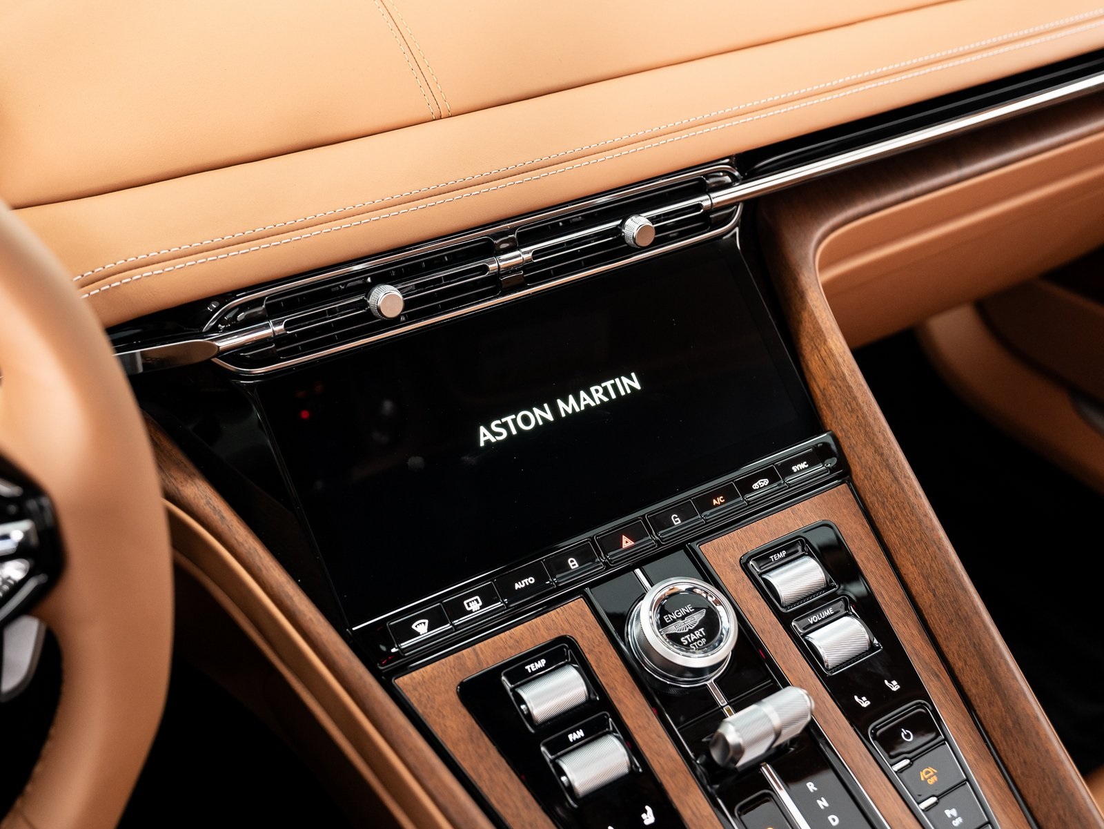 2025 Aston Martin DB12 photo 29