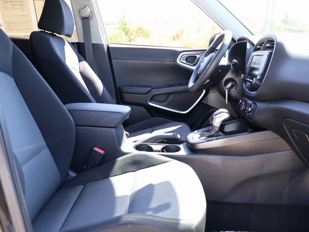 2022 Kia Soul LX photo 8