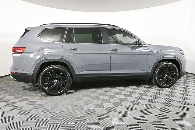 2026 Volkswagen Atlas SE Technology photo 2