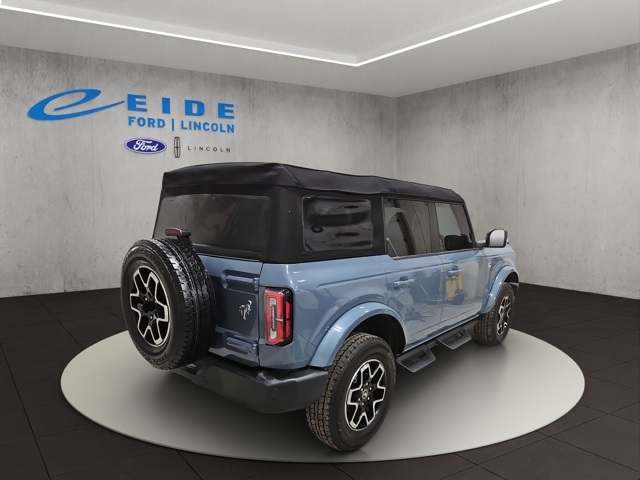 2023 Ford Bronco Outer Banks photo 3
