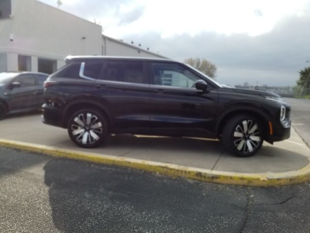 2025 Mitsubishi Outlander SE photo 5