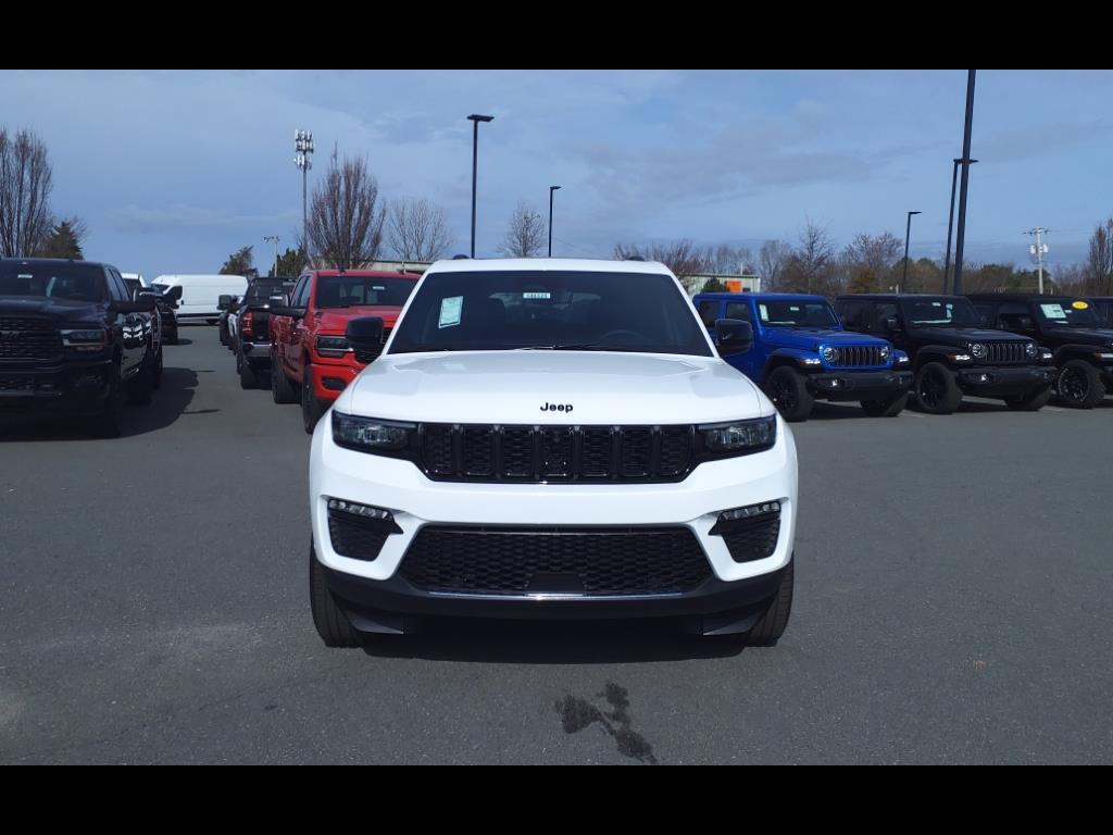 2025 Jeep Grand Cherokee Limited photo 3