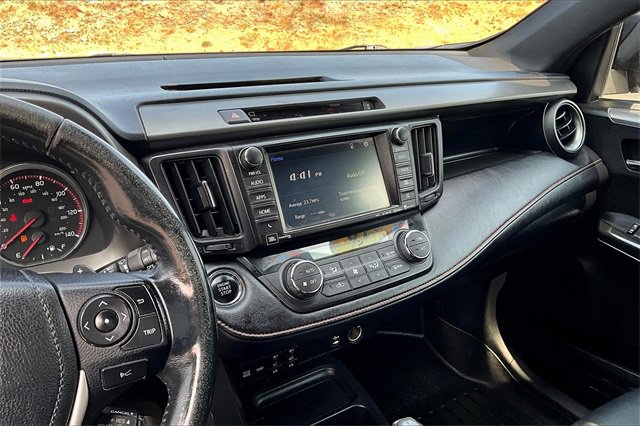 2016 Toyota RAV4 SE photo 4