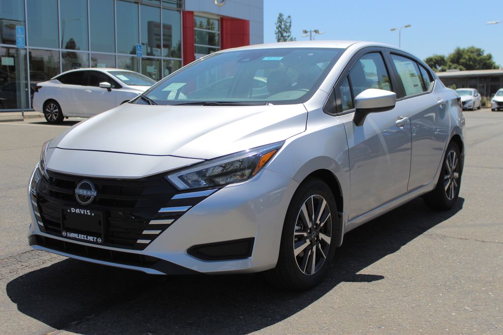2025 Nissan Versa 1.6 SV photo 2
