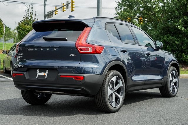 2026 Volvo XC40 AWD photo 4