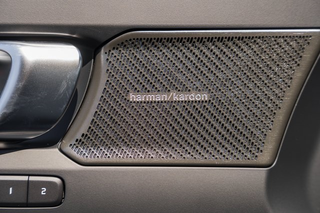 2026 Volvo XC40 photo 31
