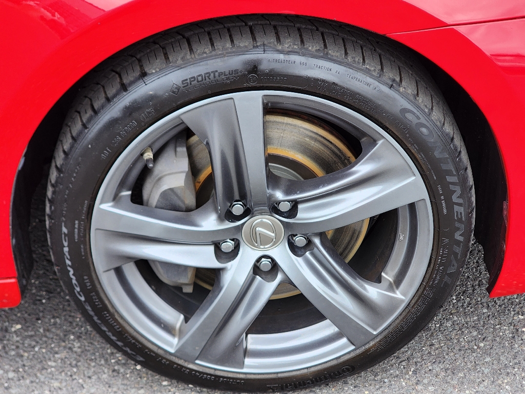 2017 Lexus IS 200t photo 4