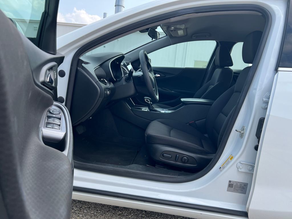 2023 Chevrolet Malibu 1LT photo 4