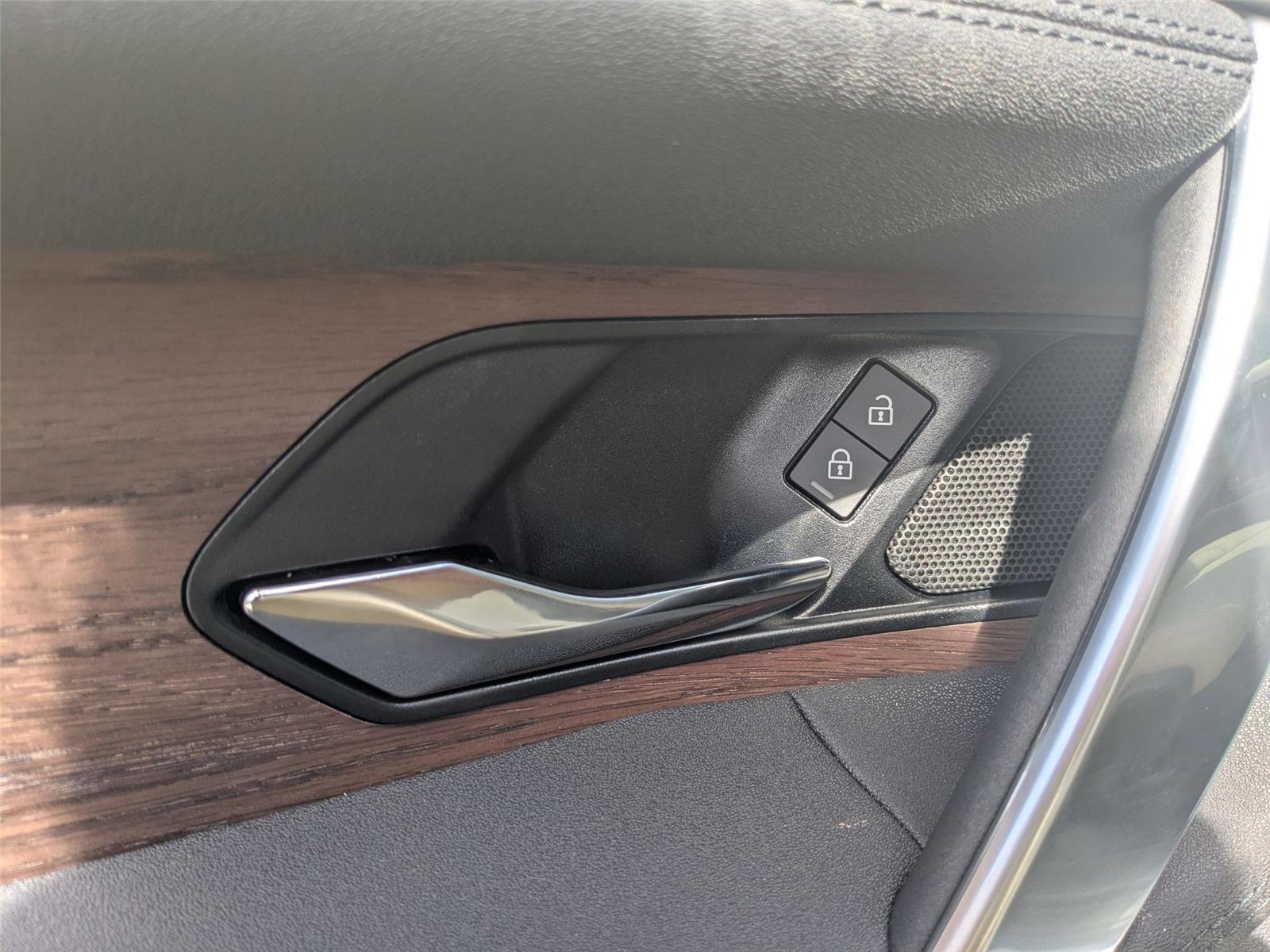 2025 Land Rover Discovery Sport S photo 11