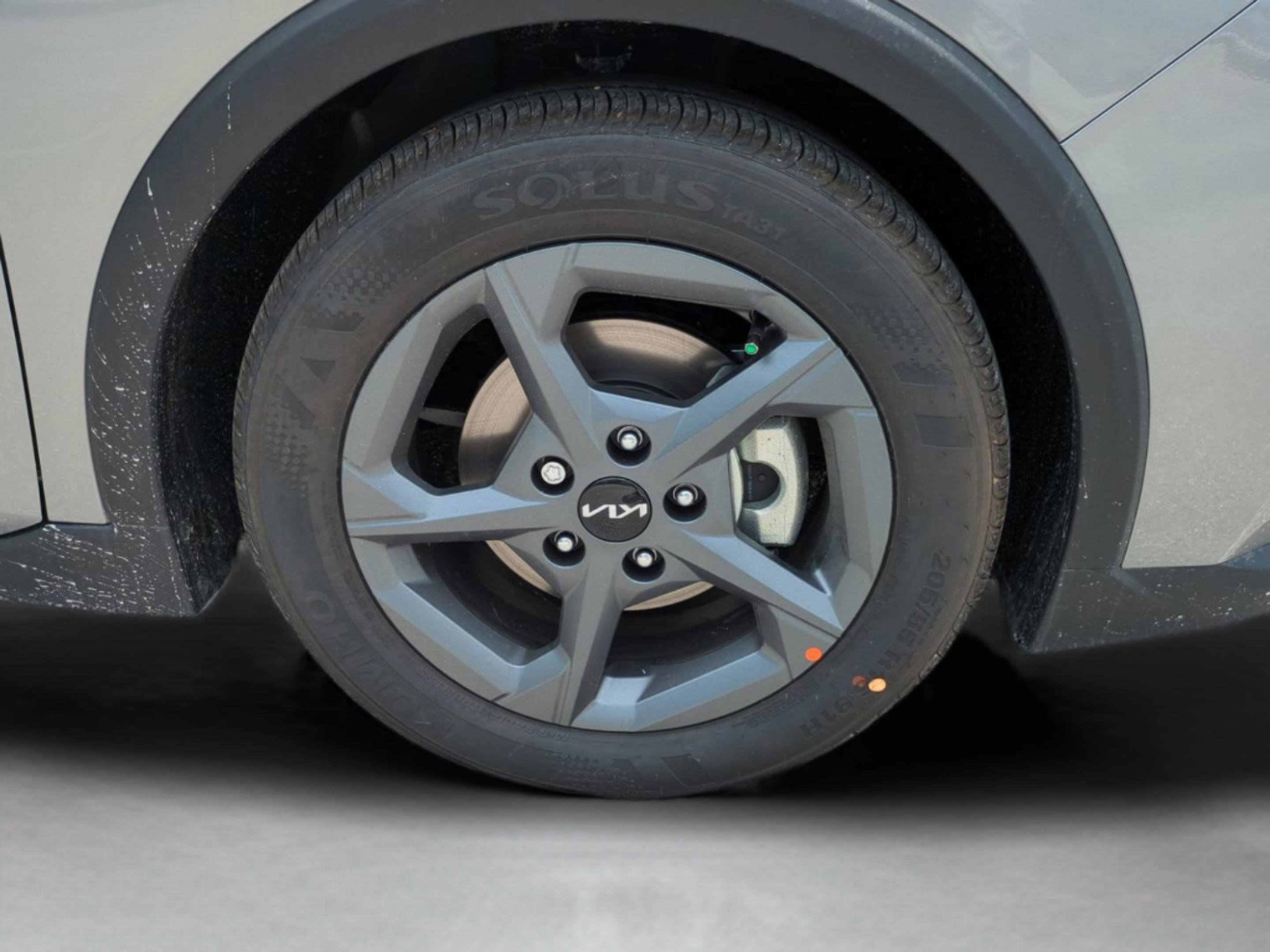 2025 Kia K4 LXS photo 8