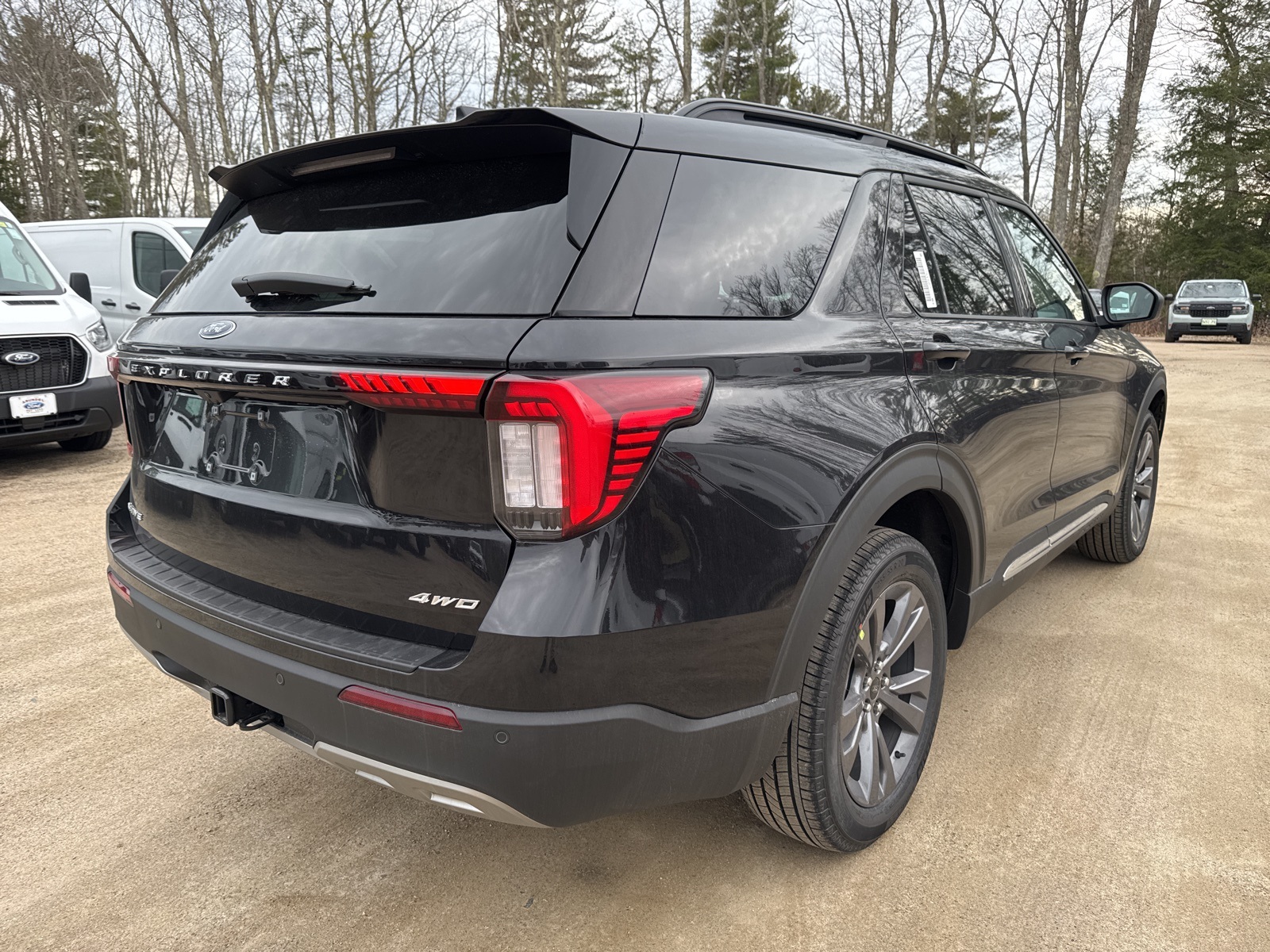 2025 Ford Explorer photo 4