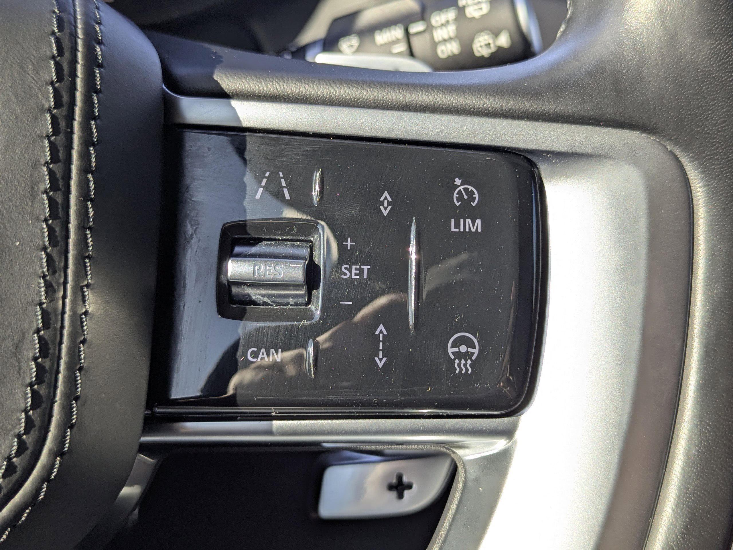 2023 Land Rover Range Rover SE photo 37
