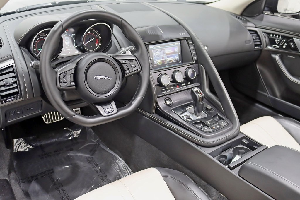 2016 Jaguar F-TYPE R photo 14