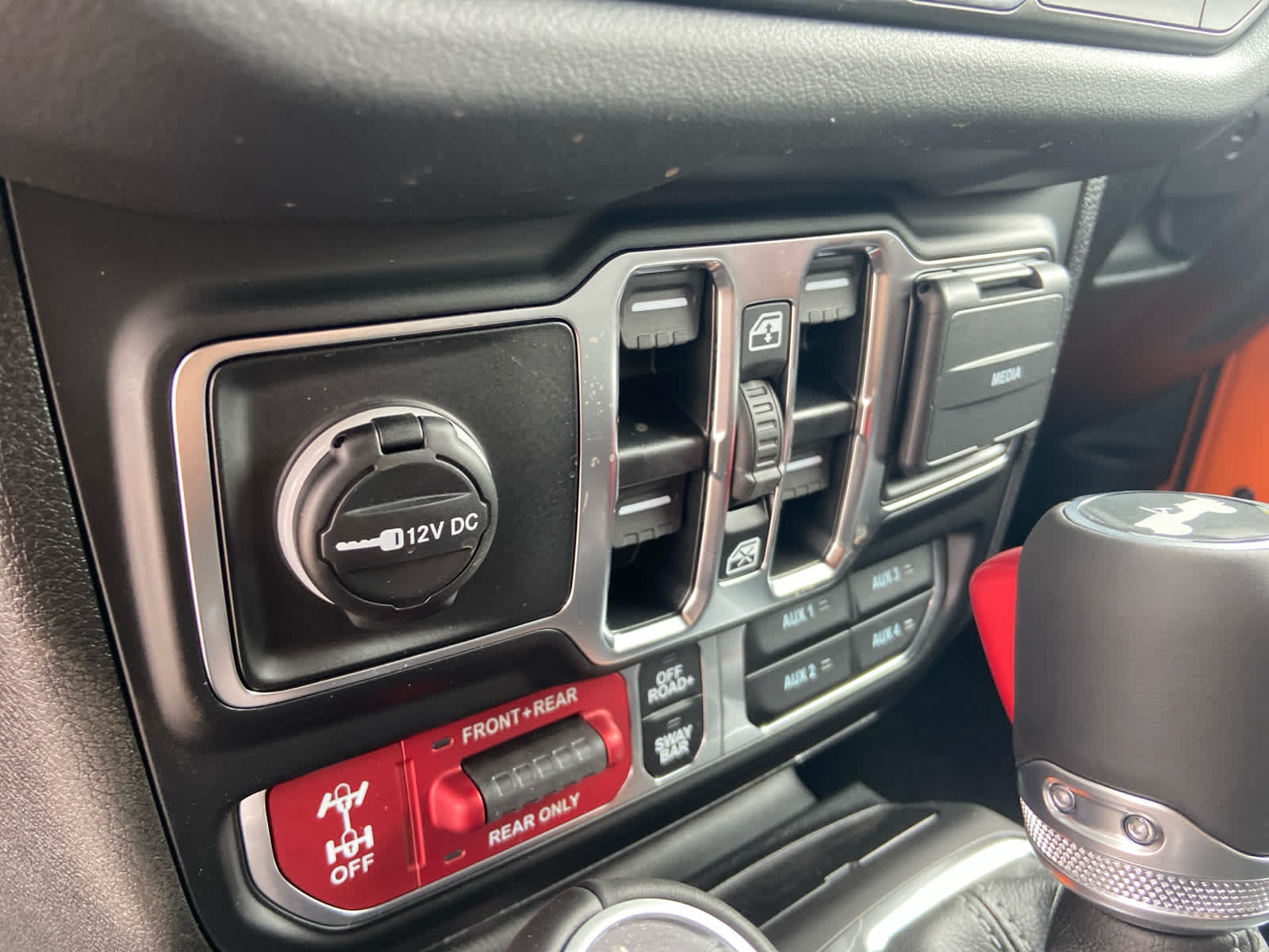 2025 Jeep Wrangler Rubicon photo 19