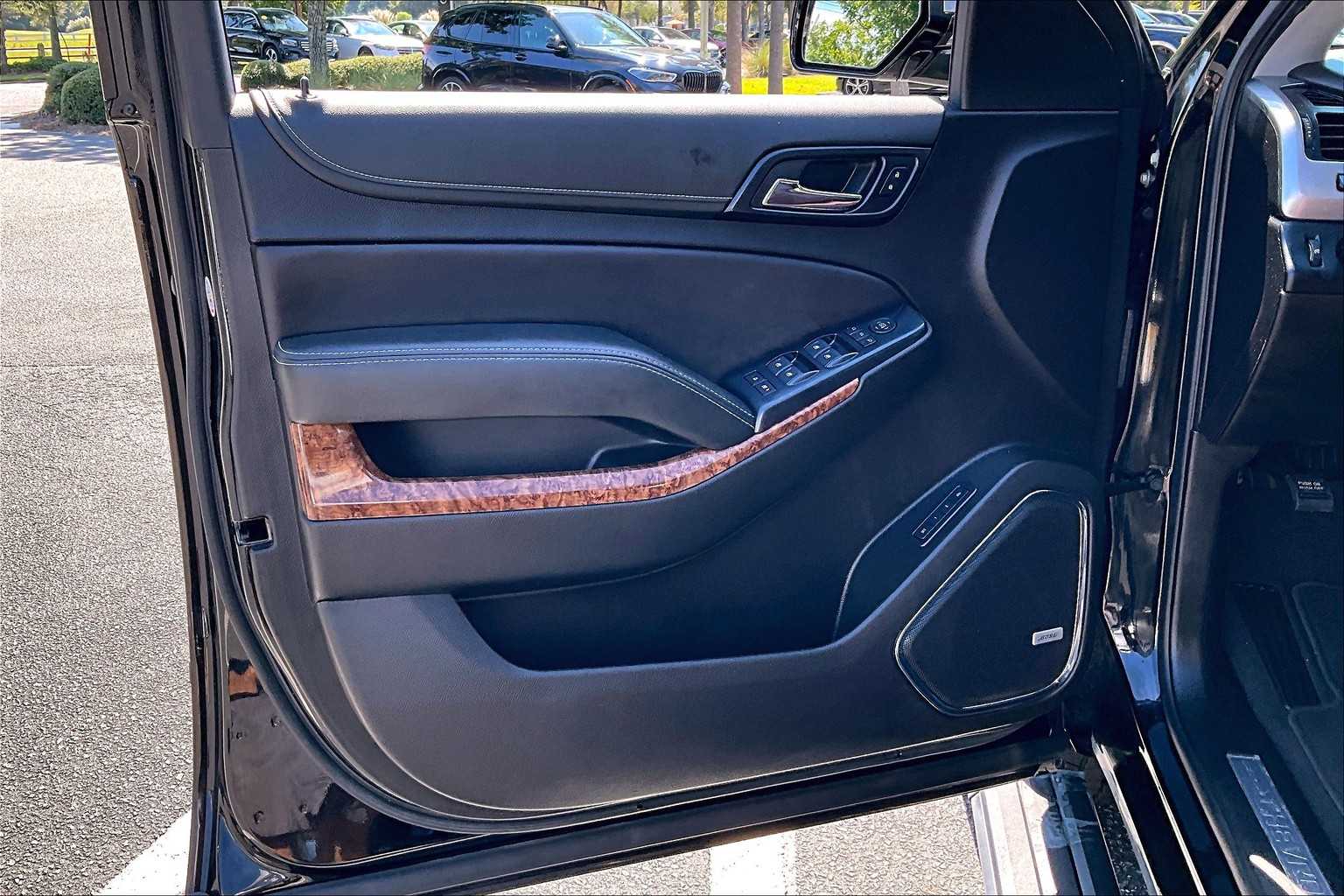2019 Chevrolet Suburban Premier photo 21