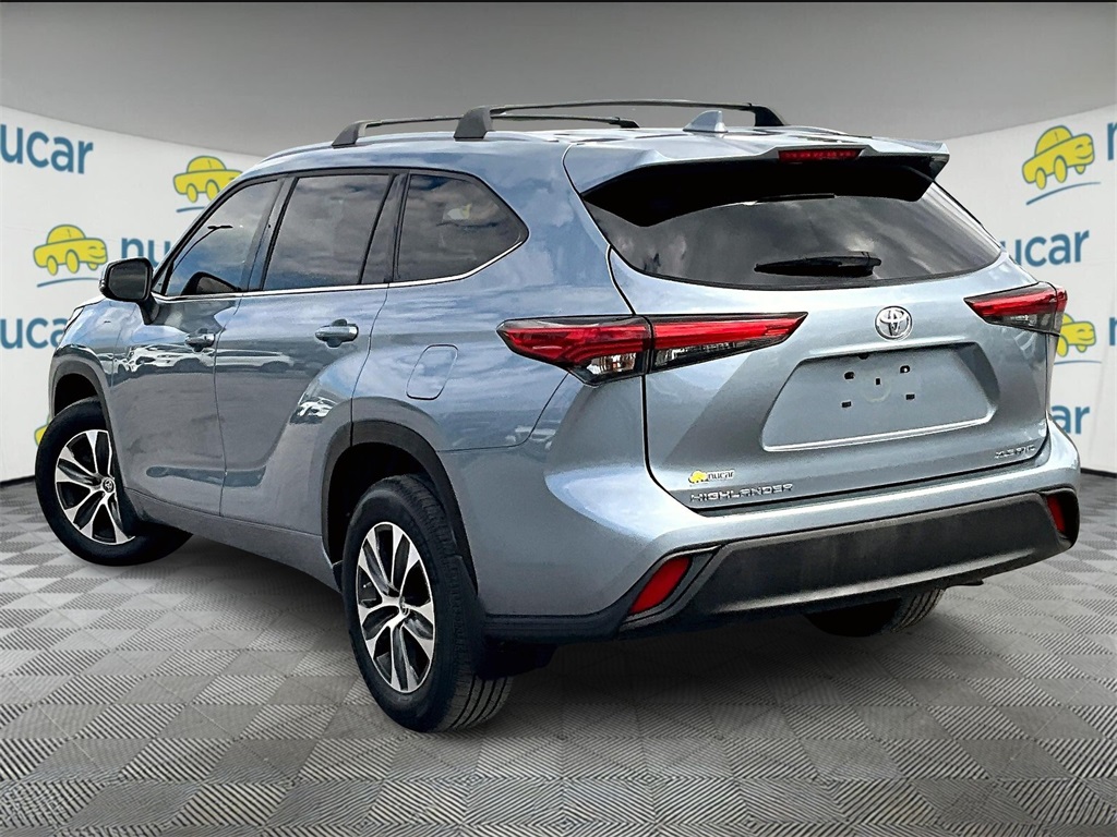 2022 Toyota Highlander XLE photo 4