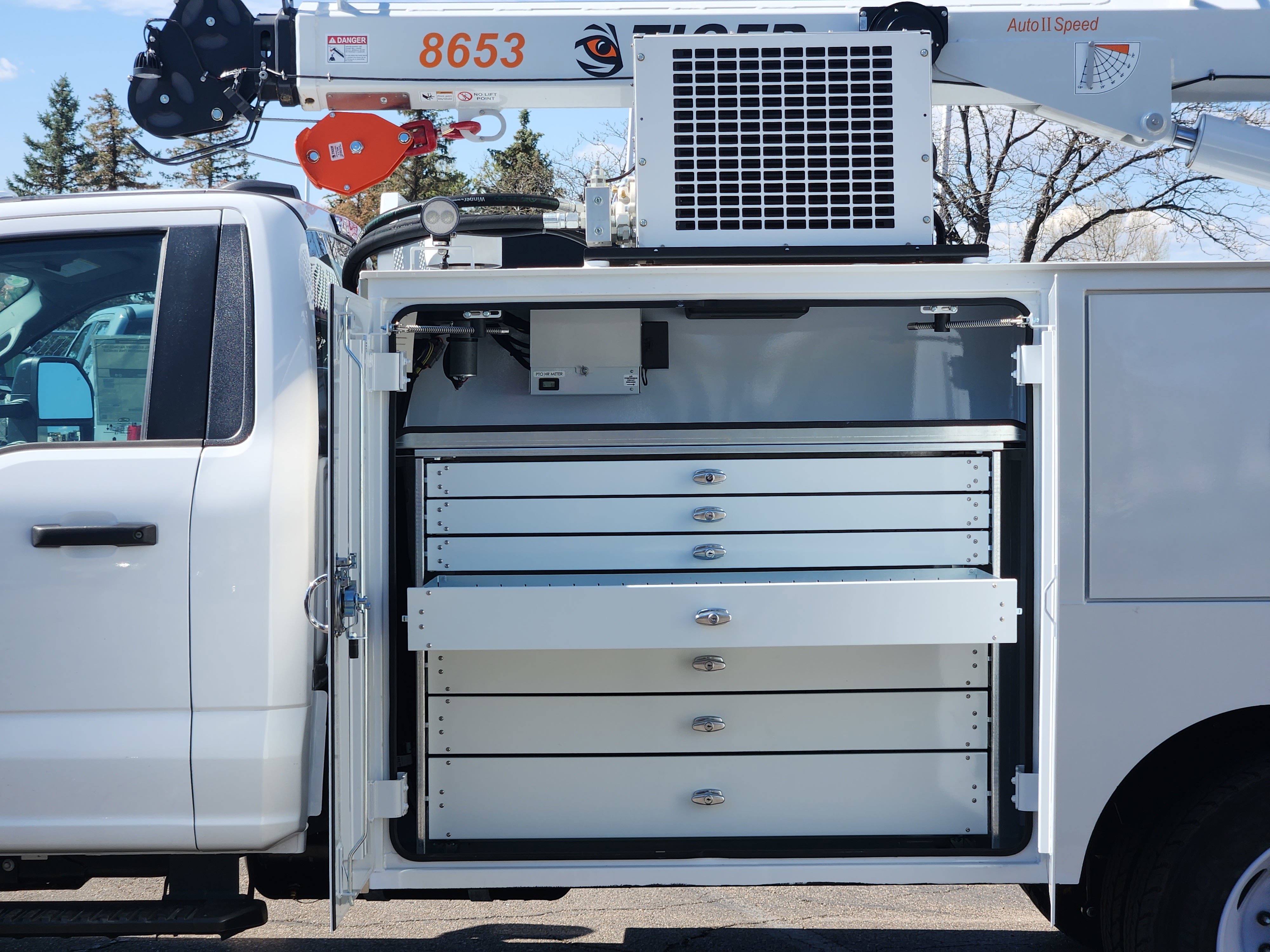 2024 Ford F-600 photo 2