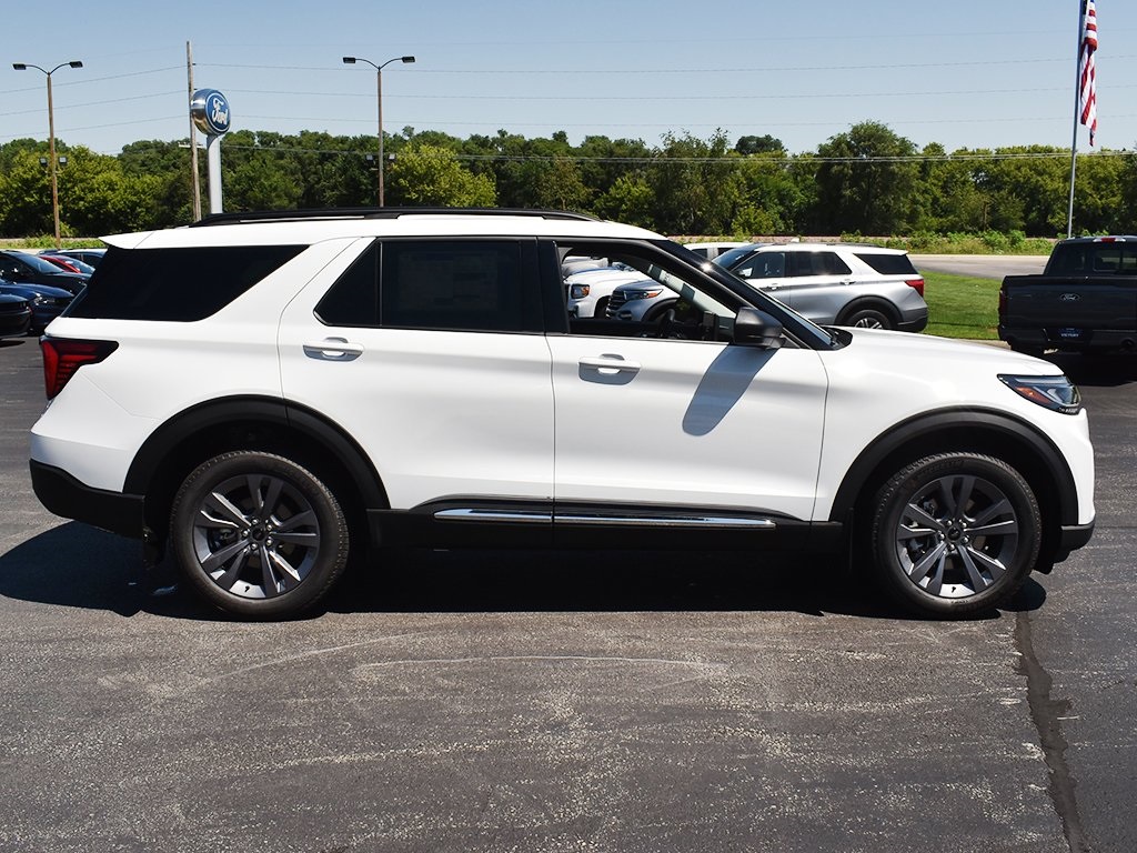 2025 Ford Explorer photo 12