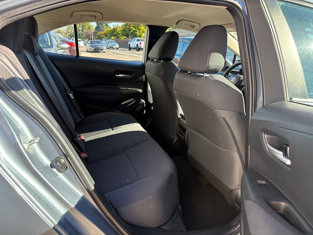 2021 Toyota Corolla LE photo 26