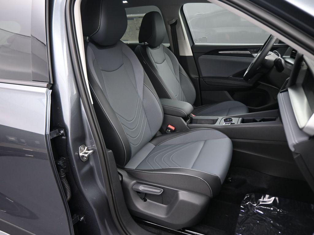 2025 Volkswagen Tiguan SE photo 46