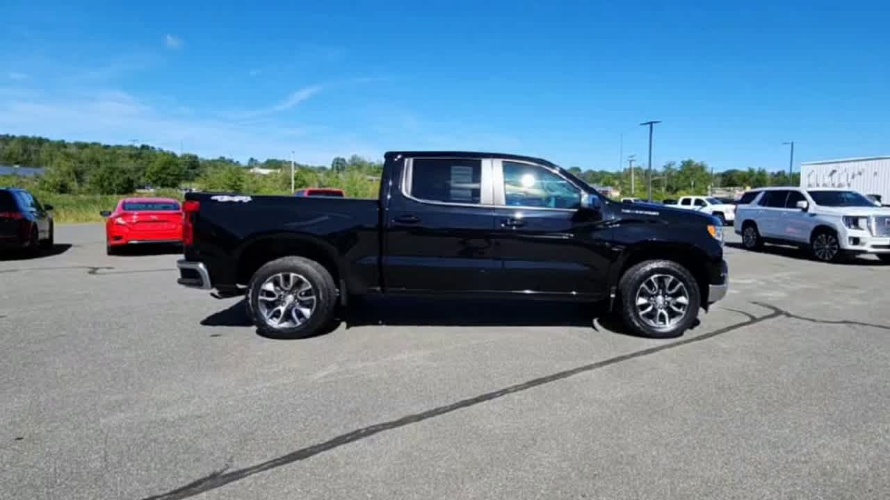 2023 Chevrolet Silverado 1500 LT photo 2