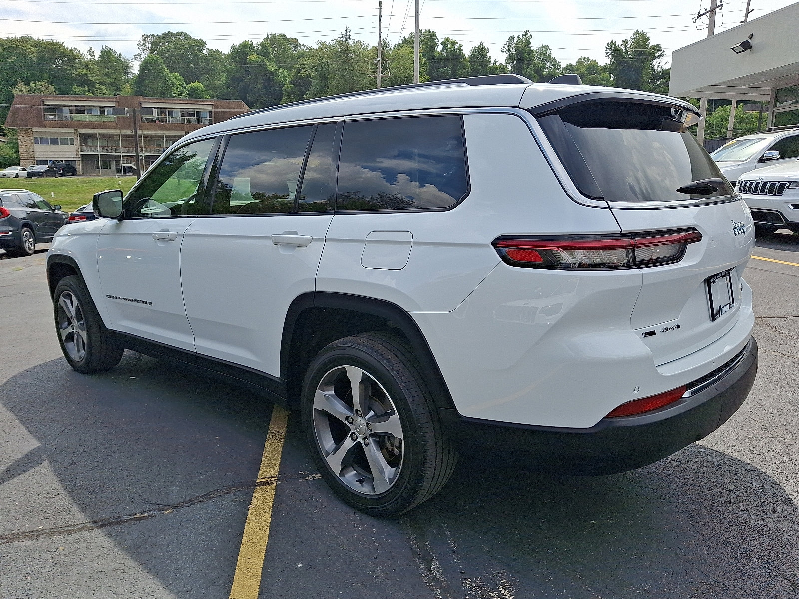 2023 Jeep Grand Cherokee Limited photo 3