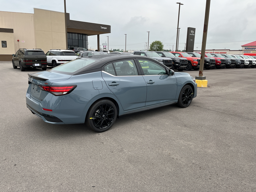 2025 Nissan Sentra SR Midnight Edition photo 3