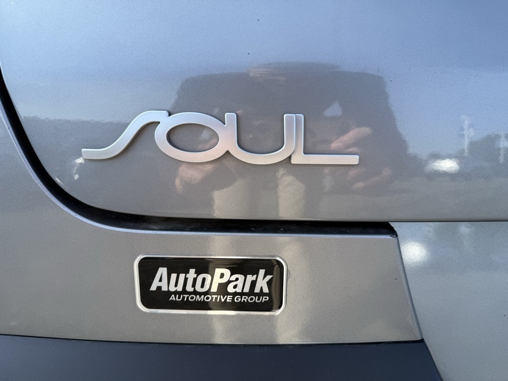 2022 Kia Soul LX photo 11