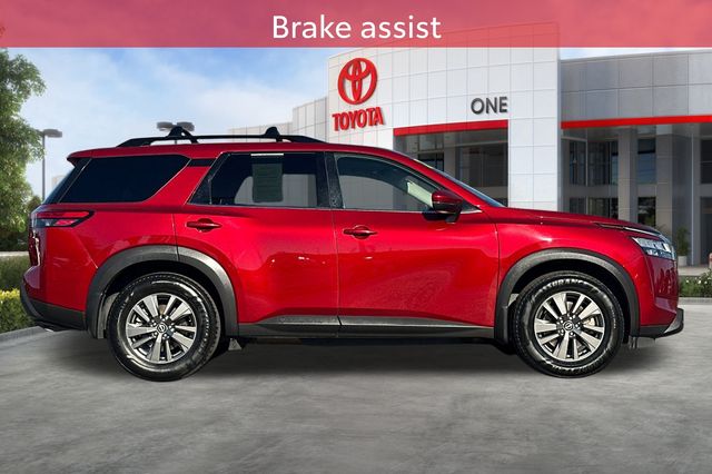 2022 Nissan Pathfinder SV