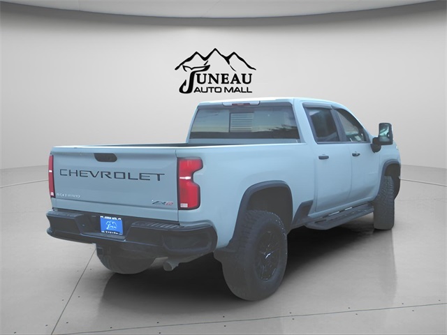 2025 Chevrolet Silverado 2500HD ZR2 photo 2