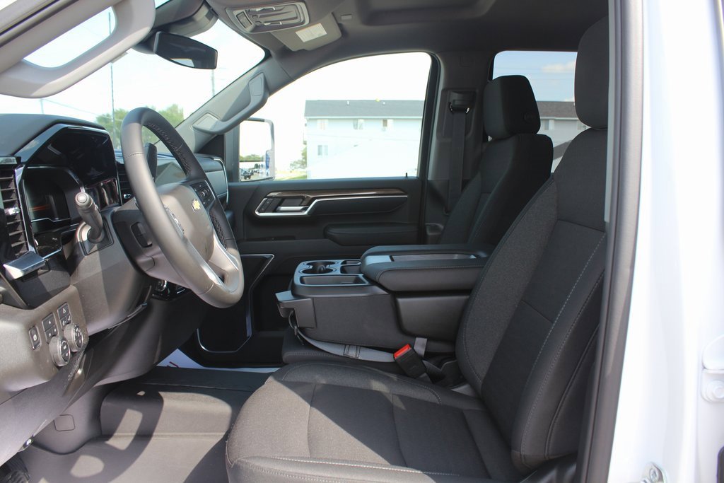 2025 Chevrolet Silverado 2500HD LT photo 9