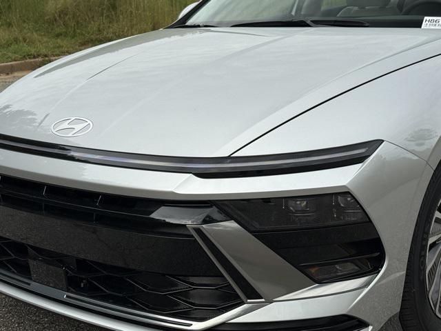 2025 Hyundai Sonata Hybrid SEL photo 8