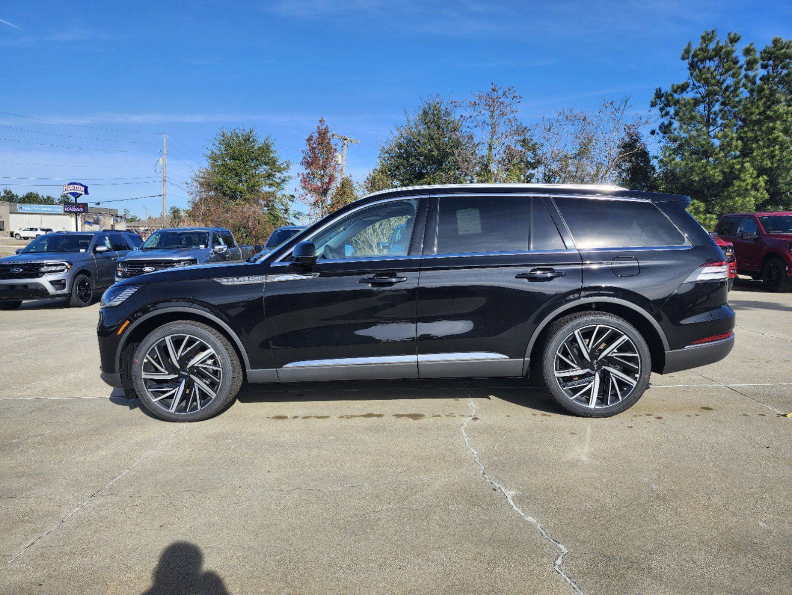 2025 Lincoln Aviator Reserve photo 2