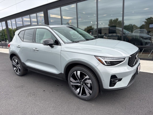 VOLVO XC40ユーロテック New 2026 Volvo XC40 Plus Dark Theme Sport Utility in Halifax
