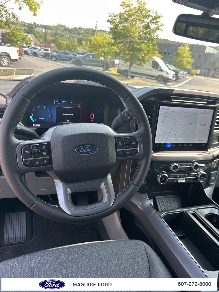 2025 Ford F-150 XLT photo 12