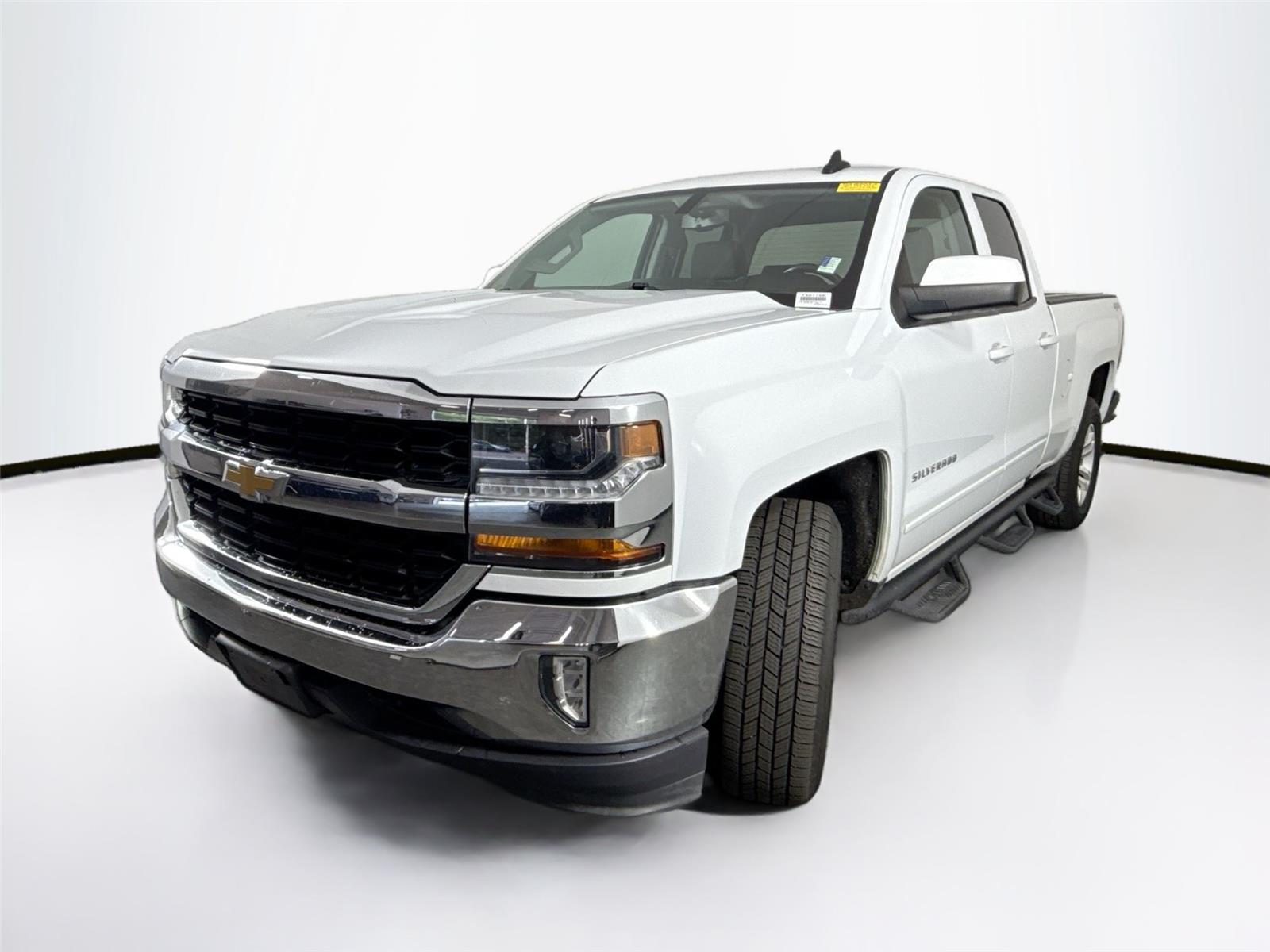 2017 Chevrolet Silverado 1500 LT photo 2