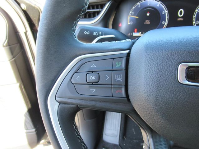2025 Jeep Grand Cherokee Laredo photo 18