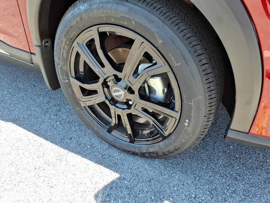 2024 Nissan Kicks SR photo 3