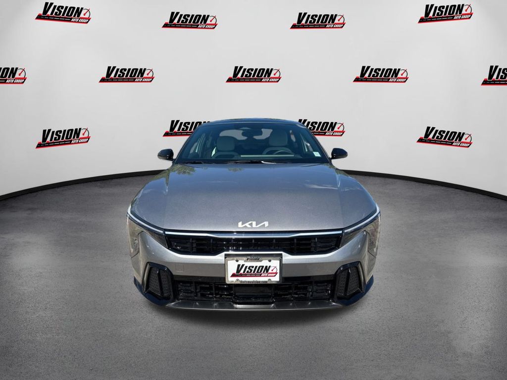 2025 Kia K4 GT-Line photo 2
