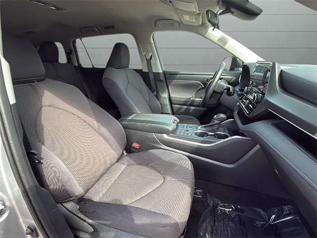 2024 Toyota Highlander LE photo 10