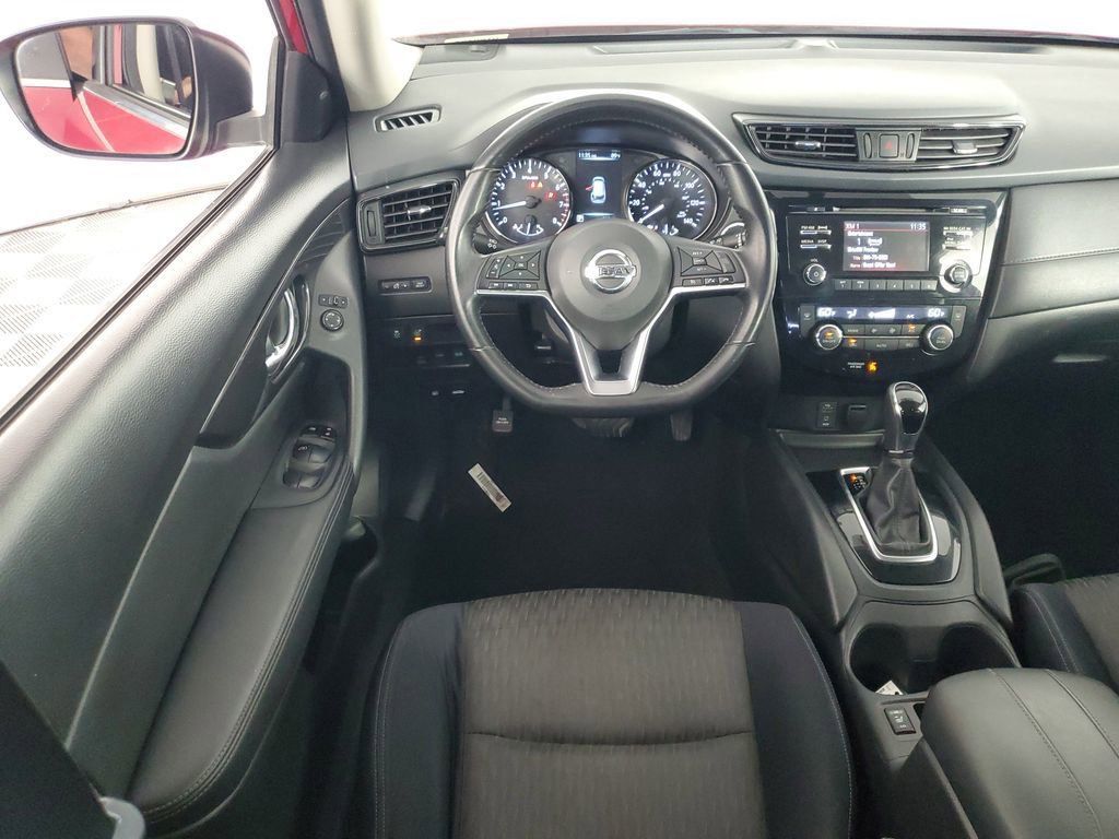 2017 Nissan Rogue SV photo 13
