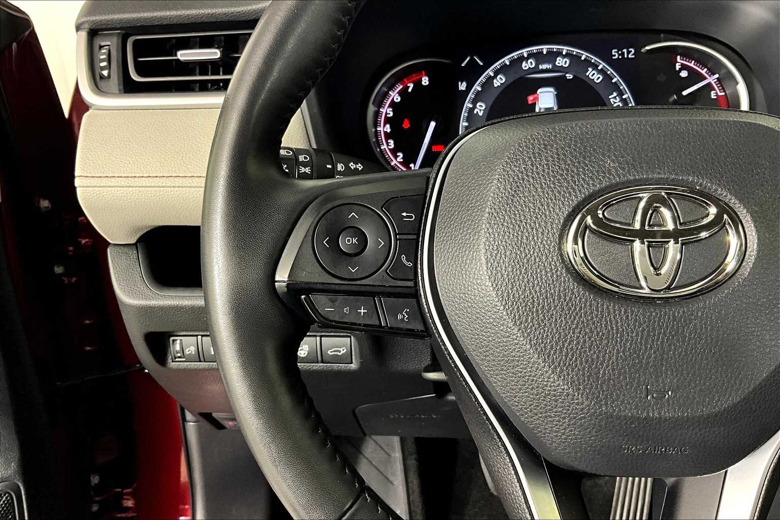2023 Toyota RAV4 XLE Premium photo 18