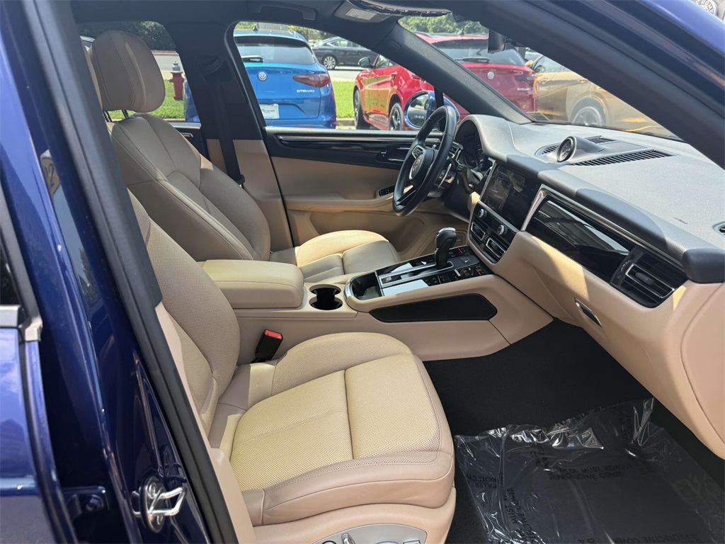 2022 Porsche Macan Base photo 16