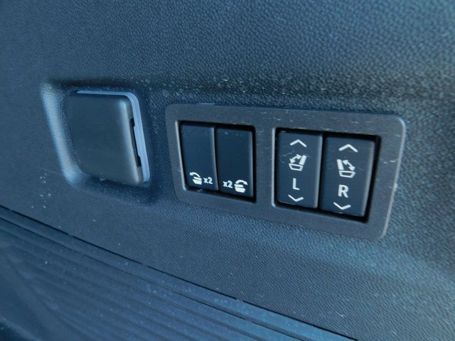 2024 Chevrolet Suburban Premier photo 10
